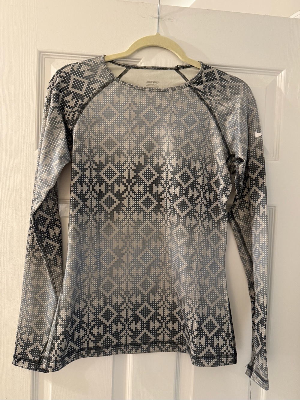 Nike Women’s Long-Sleeve Grey Geometric Performance Top